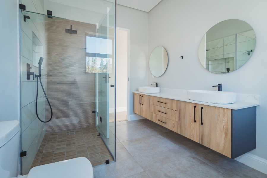 4 Bedroom Property for Sale in Kingswood Golf Estate Western Cape